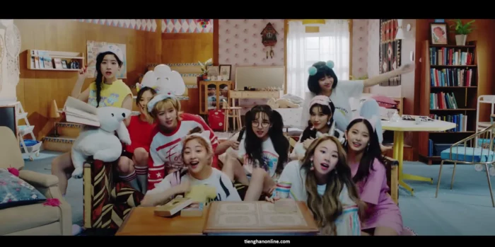 Loi bai hat What is Love Twice Phien am Vietsub